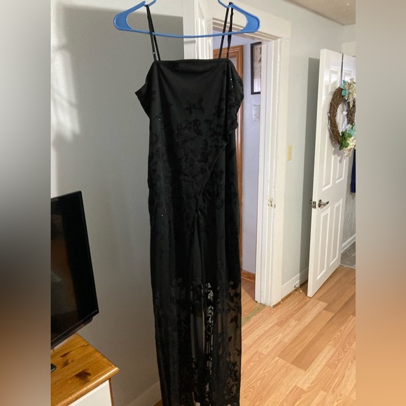 Dresses & Skirts - Black Dress
